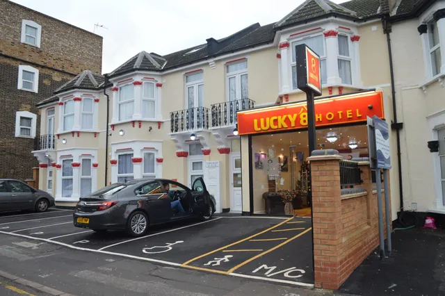 Lucky 8 Hotel Illford