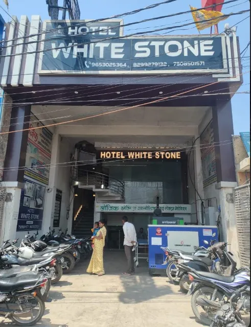 Hotel white stone Gonda