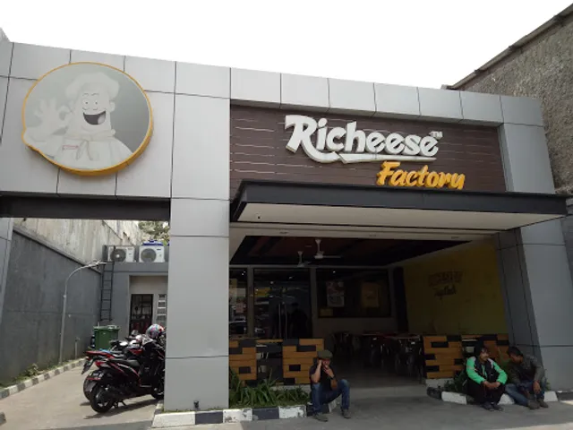 Richeese Factory Pahlawan