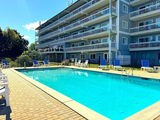 Atlantic Eyrie Lodge