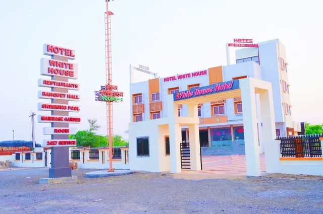 White House Hotel & Resort