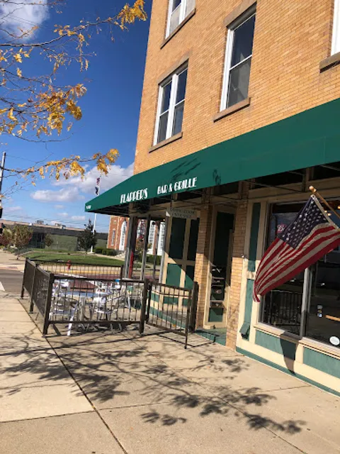 Flappers Bar and Grille
