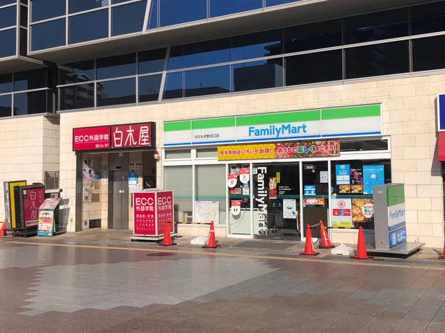FamilyMart Nakamozu Station North