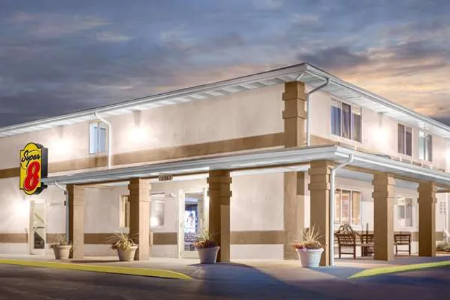 Super 8 by Wyndham Richlands/Claypool Hill Area