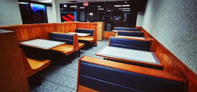 Gus's Pizzeria & Texas Weiners