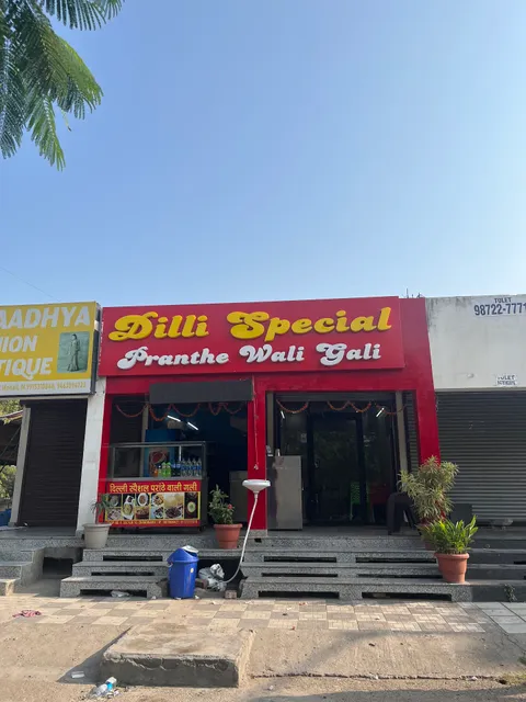 sameer deep serves better pranthas