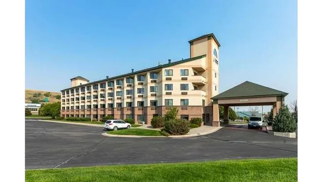 Comfort Inn & Suites Market - Airport