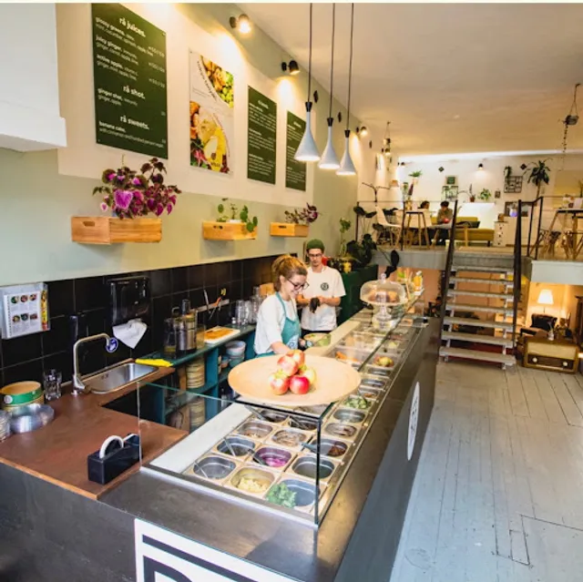 Rå | bowls & juices & wRåps | NOT JUST FOR VEGANS