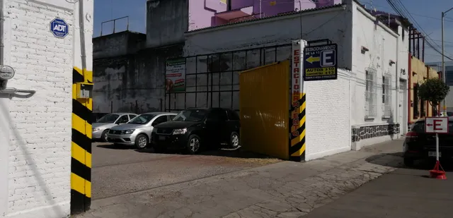 Estacionamiento de la 13