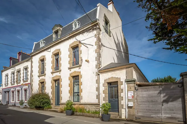 The parenthesis Island