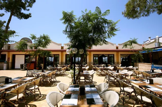 Yel Holiday Resort Restaurant