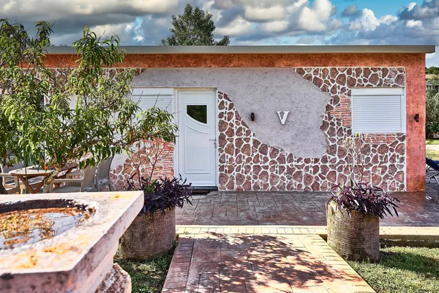 Anna Studios & Apartments