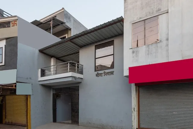 OYO 29148 Hotel Meena Sadan