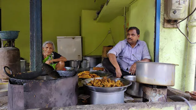 Ganeshganj ki kachori