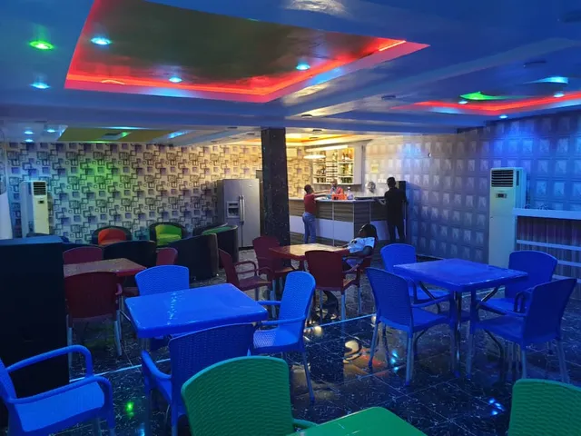 Discovery Lounge & Bar