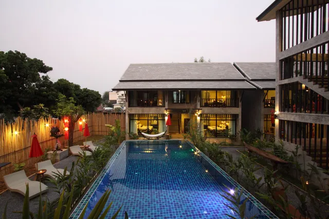 ARUN RAWEE (Sunday walking Street ) อรุณ รวี (ถนนคนเดินท่าแพ)