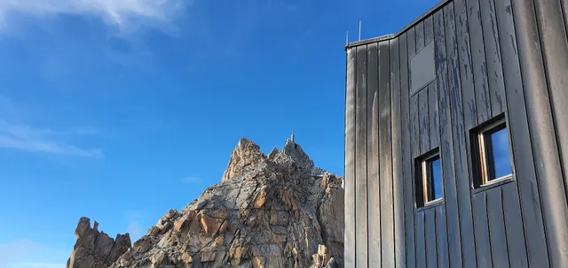 Cosmiques Hut