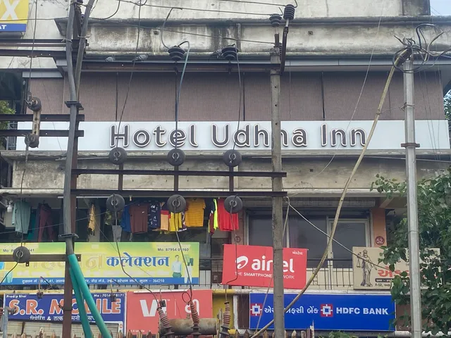FabHotel Udhna Inn