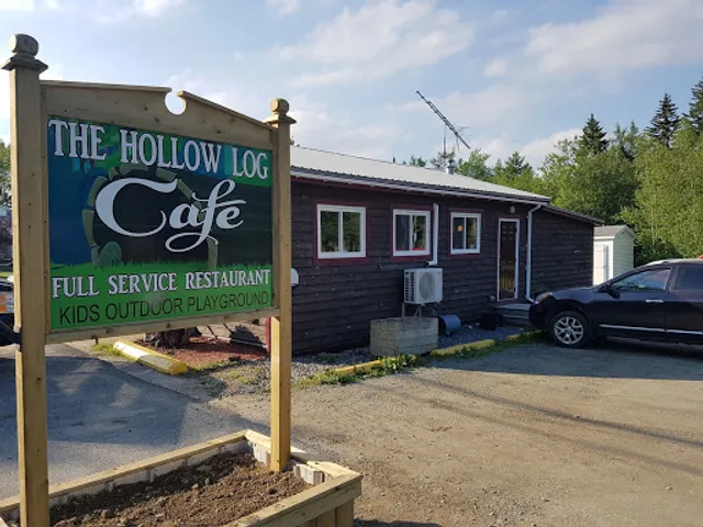 Hollow Log Café