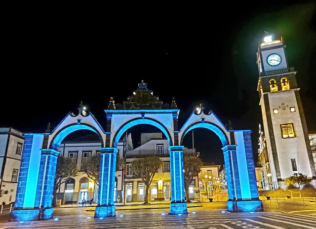 Watching Azores Apartments