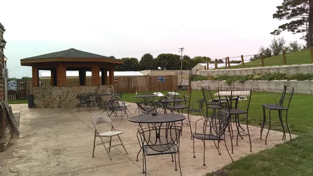 Castle Rock & Roll Bar & Grill