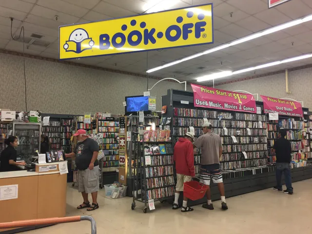BOOKOFF Kaka’ako