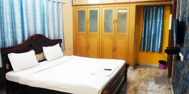 SRR Guest House Hotel