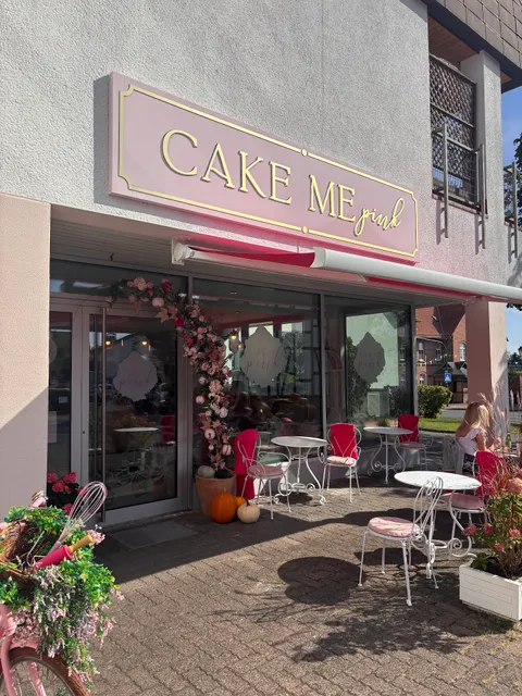 Cake me pink Café