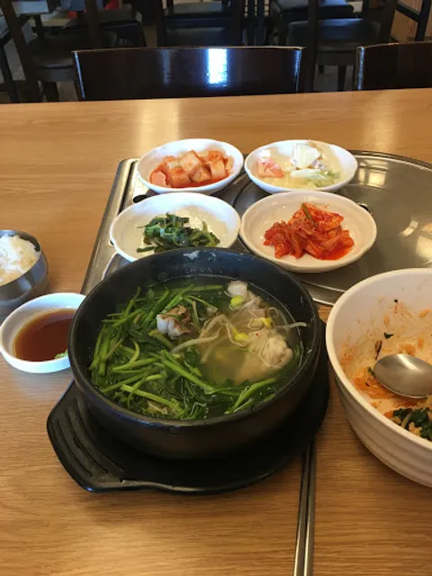 굴다리복있는집