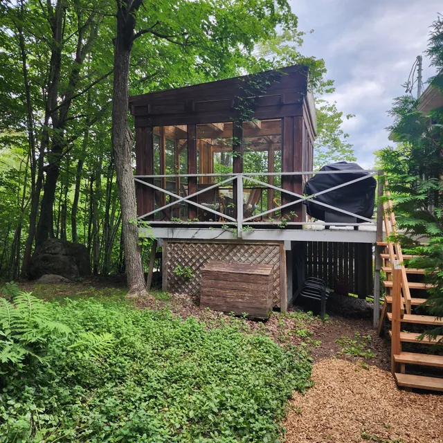 Le charmant boisé avec spa des Laurentides