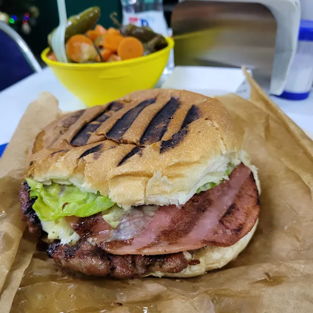 Teo Burger San Nicolás