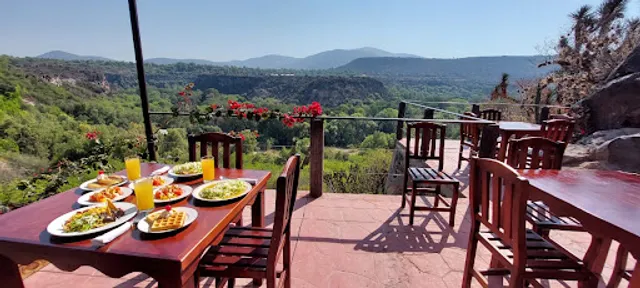 CHILLI Restaurant-Bar