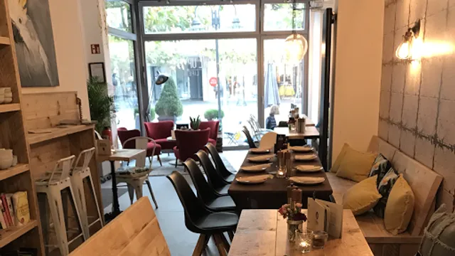 CACADOO DELI & STORE