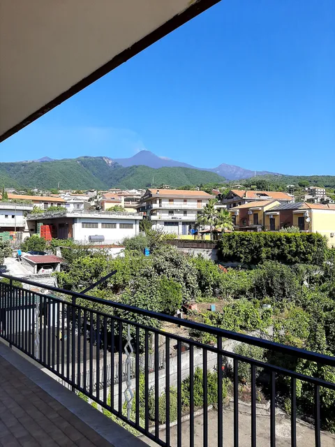 Le Tre rose dell'Etna