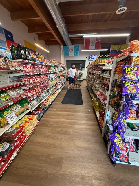 Los Grandes International Market