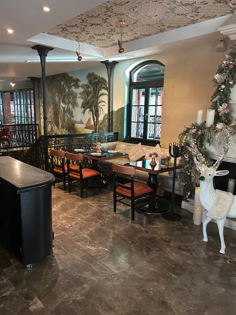 Louise Cafe Brasserie & Loft