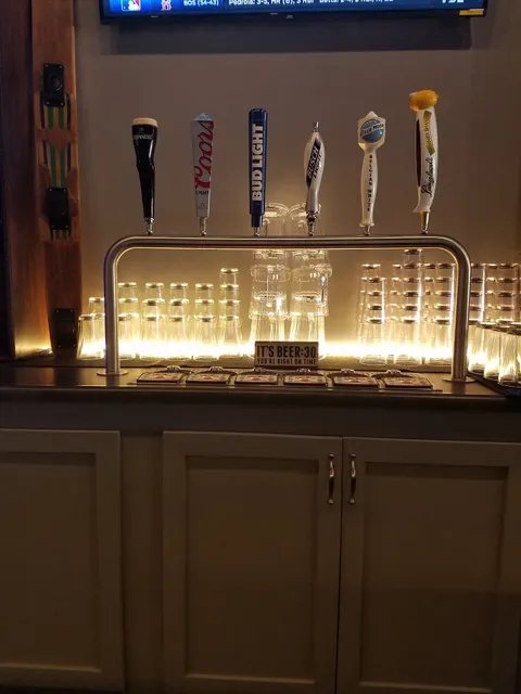 Maddys "Ol No 6" Tavern