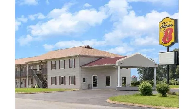 Super 8 by Wyndham Whiteville