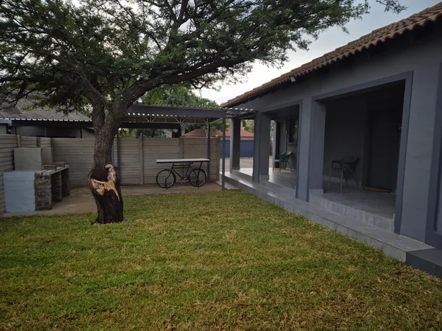 241 Enkeldoorn Guesthouse