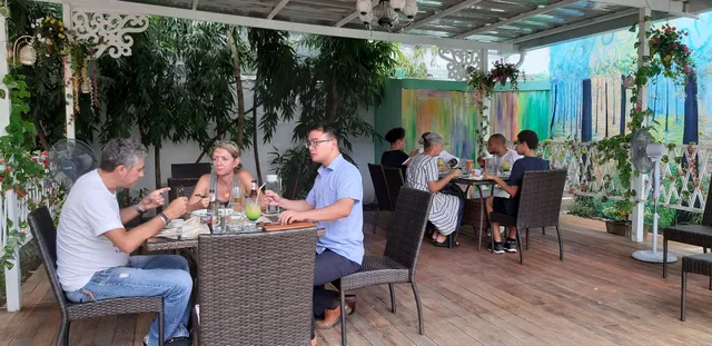 Loving Hut Abidjan restaurant végėtalien (Vegan)純素餐廳