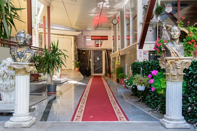 Legends chambers by Grand Pier