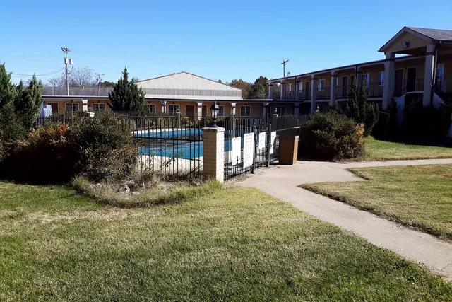 Woodridge Inn and Suites