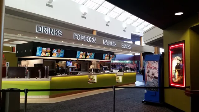 Showcase Cinema de Lux Farmingdale