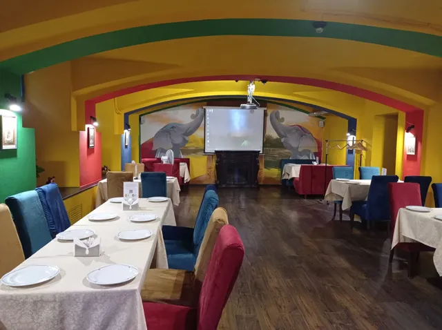 Curry House (Curry House)