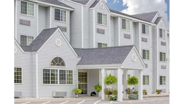 Microtel Inn & Suites by Wyndham Gassaway/Sutton