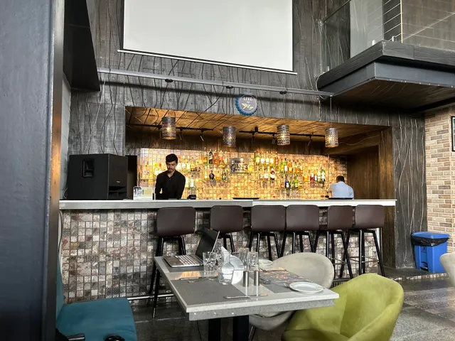 Bigg Shots - Resto Bar