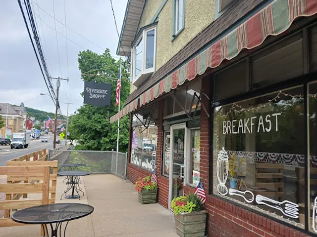 Arico's Riverside Shoppe