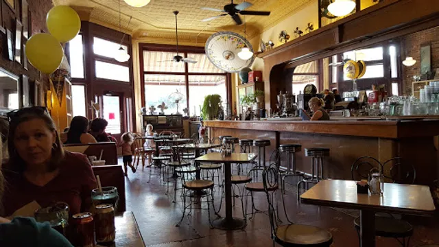 River House Soda Fountain & Cafe