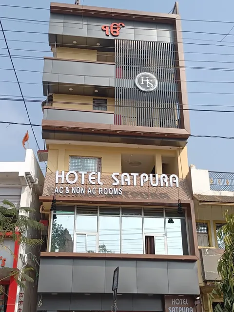 Hotel Satpura(Near Tamia and pachmarhi)