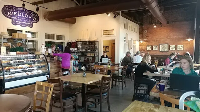 Niedlov's Cafe & Bakery